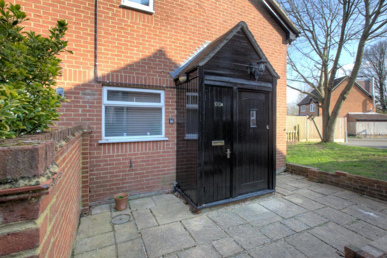 Windsor Burnham Ascot Haven Sleeps 4 Slough Exterior foto