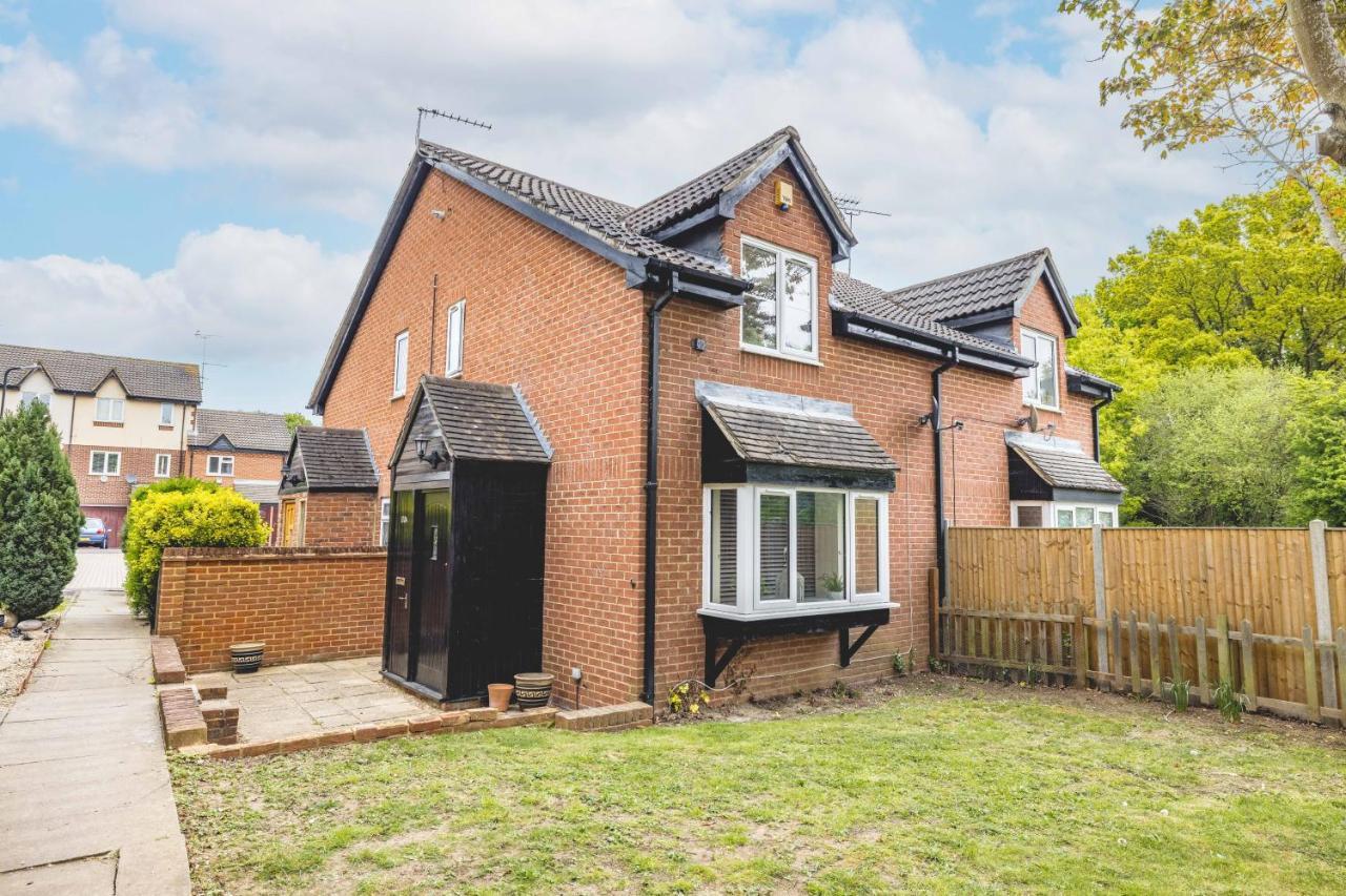 Windsor Burnham Ascot Haven Sleeps 4 Slough Exterior foto